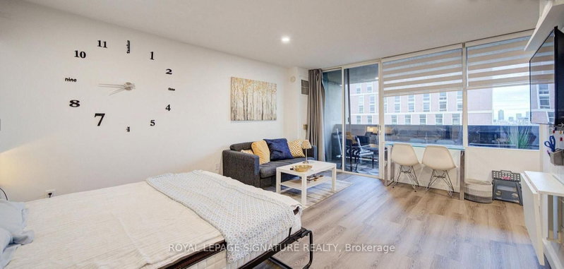 1605 - 720 Spadina Avenue