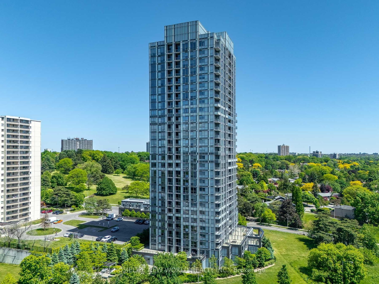 18 Graydon Hall Drive • #809 • Toronto, ON photo 1