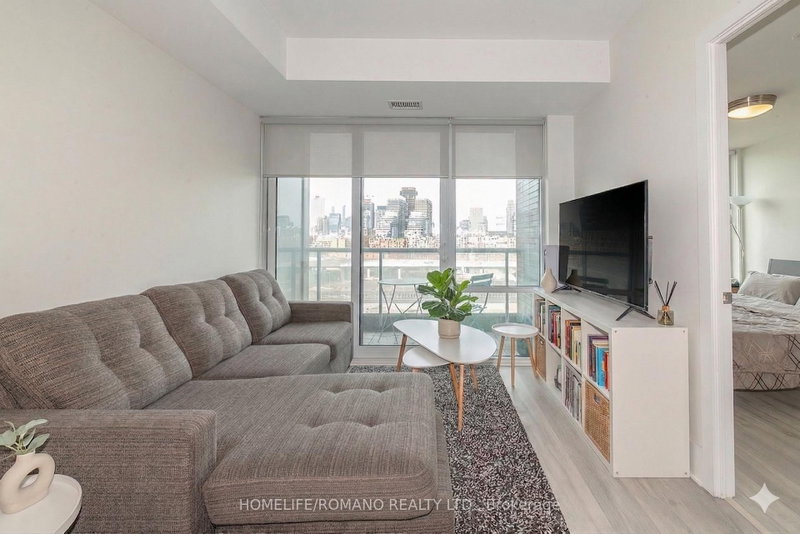 823 - 1 Edgewater Drive