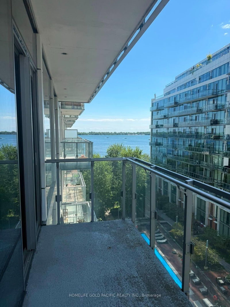 732 - 39 Queens Quay E