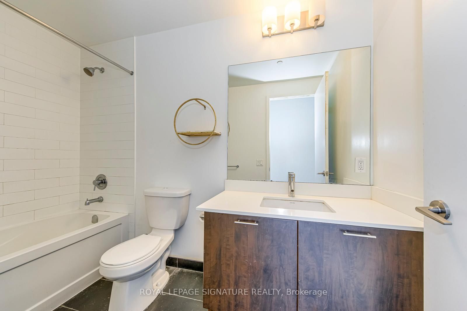 20 Bruyeres Mews • #1901 • Toronto, ON photo 18