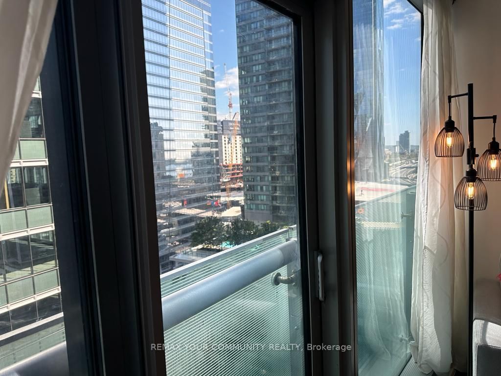 14 York Street • #1709 • Toronto, ON photo 10