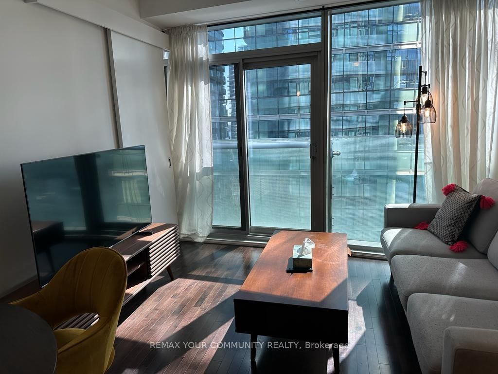 14 York Street • #1709 • Toronto, ON photo 8