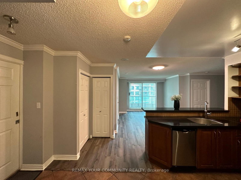 810 - 7 Lorraine Drive
