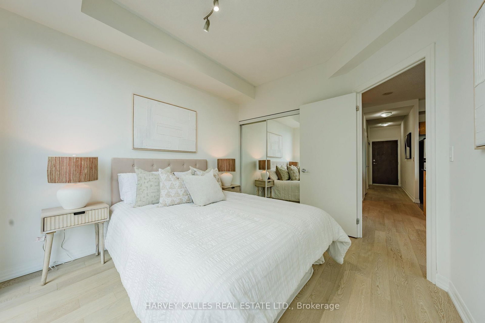 16 Yonge Street • #3211 • Toronto, ON photo 17