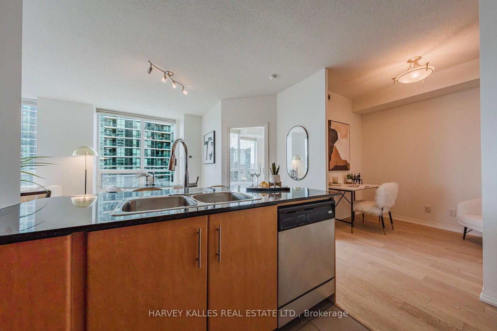 16 Yonge Street • #3211 • Toronto, ON photo 18