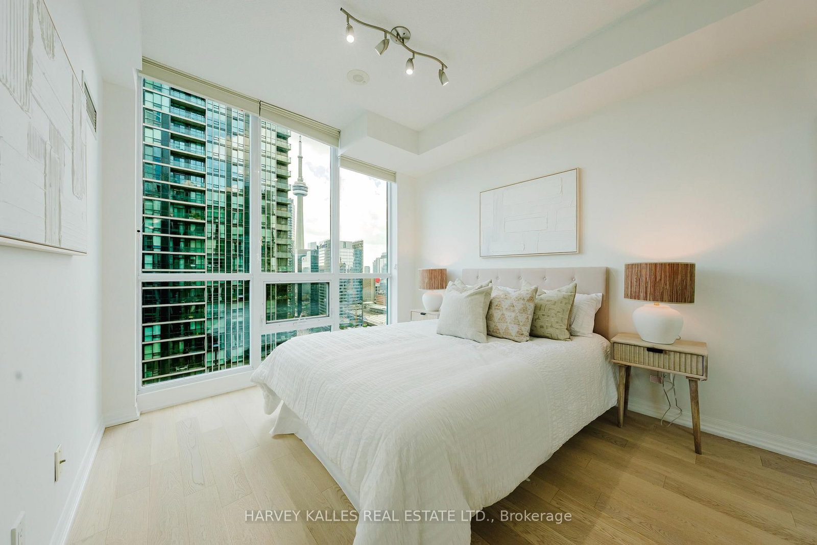 16 Yonge Street • #3211 • Toronto, ON photo 19