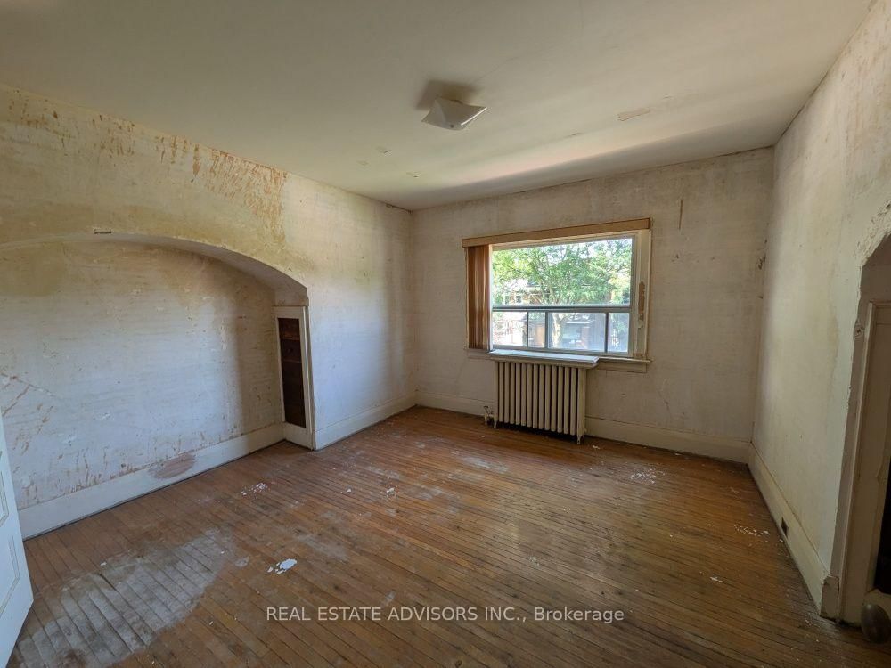 61 Greensides Avenue • Toronto, ON photo 10