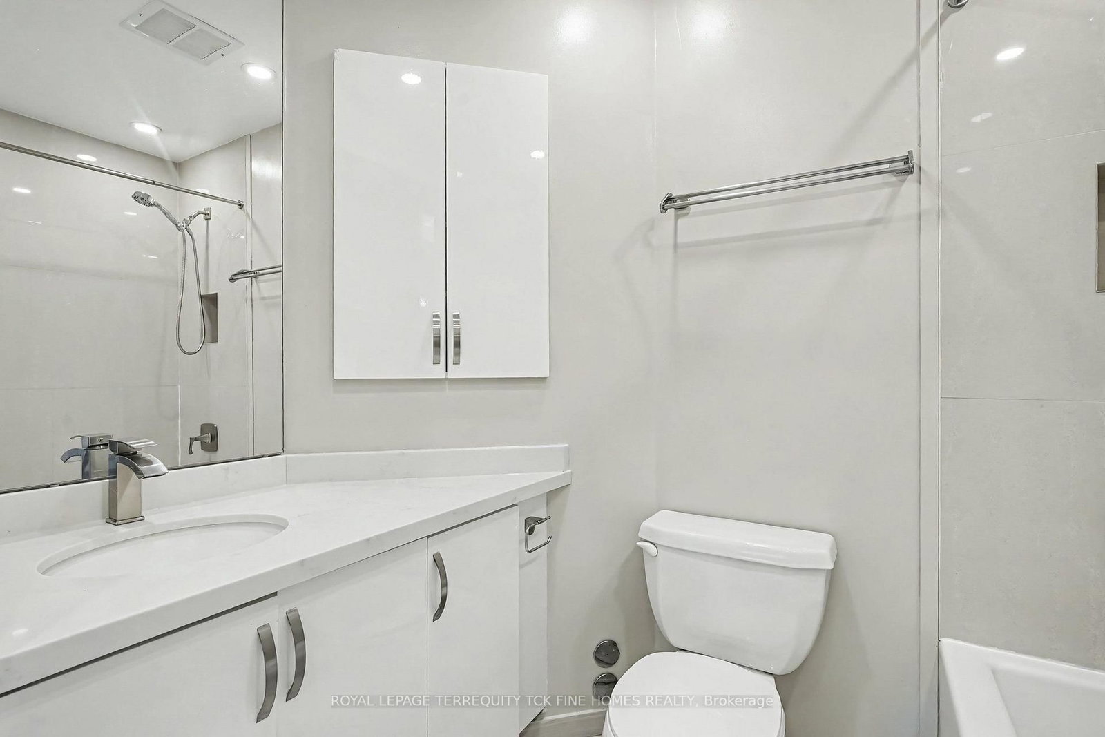 7 King Street E • #1814 • Toronto, ON photo 17