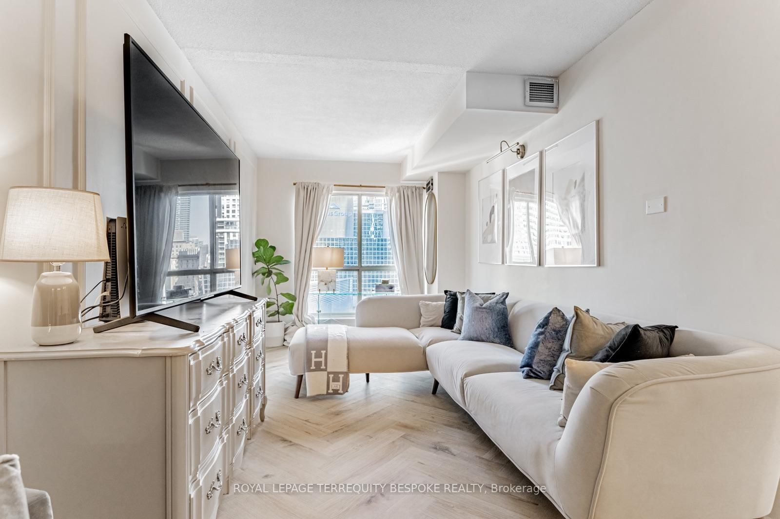 25 The Esplanade • #1107 • Toronto, ON photo 18