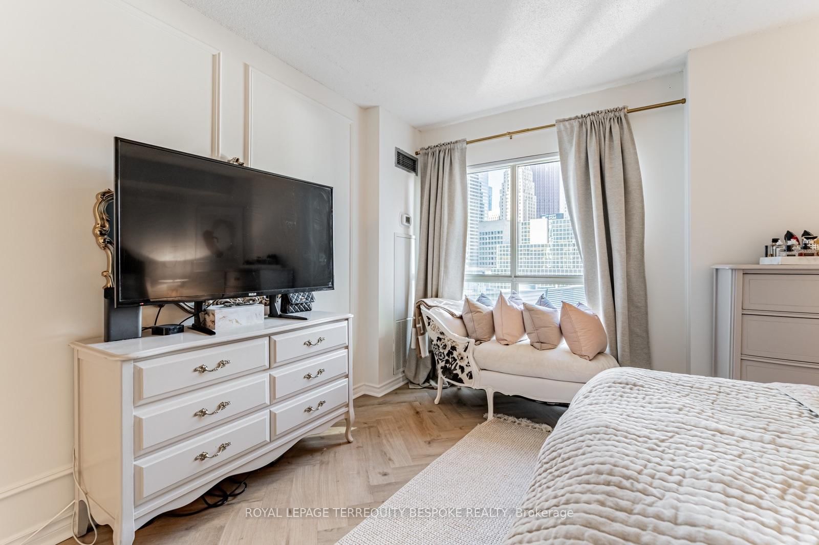 25 The Esplanade • #1107 • Toronto, ON photo 23