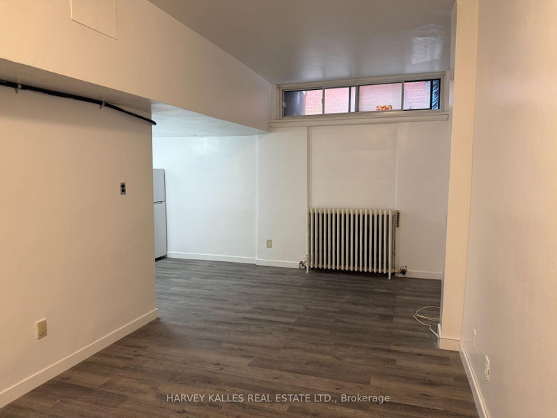 B1 - 1582 Bathurst Street