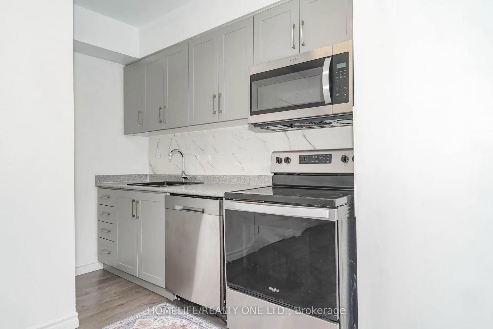 104 Benson Avenue • Toronto, ON photo 9