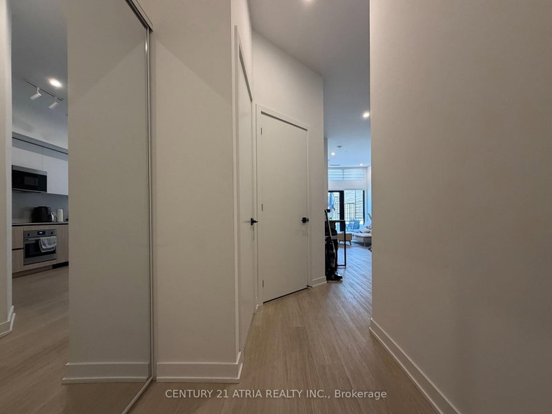 102 - 699 Sheppard Avenue E