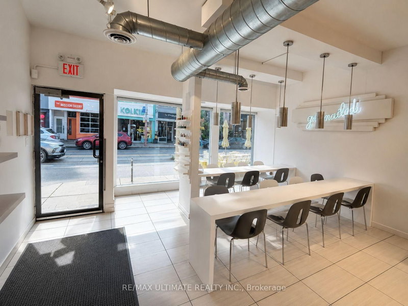 749 Queen St W photo 2
