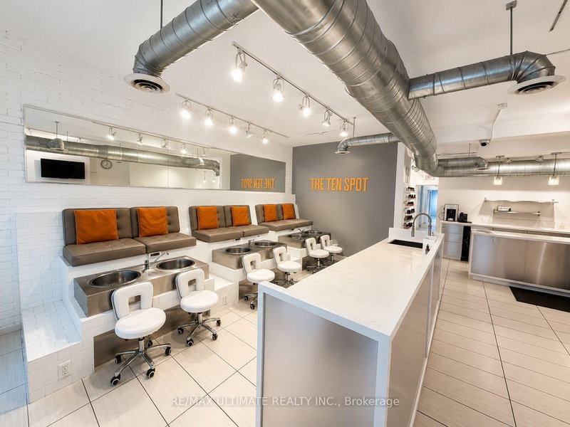 749 Queen St W photo 4
