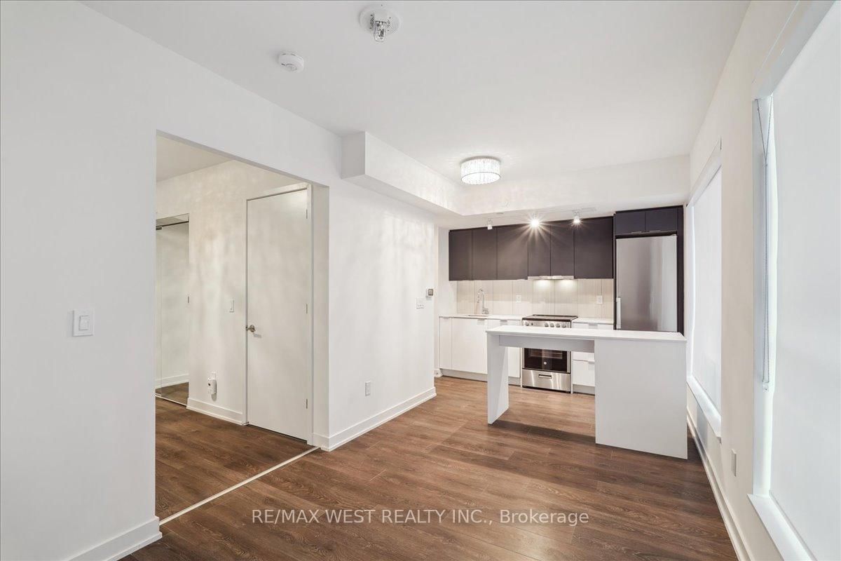 426 - 8 Tippett Road, Toronto 3