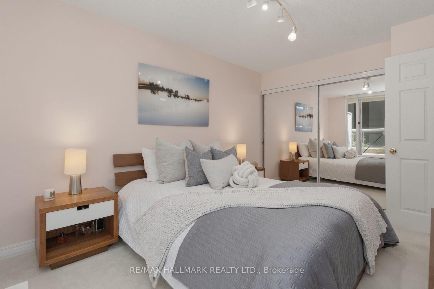 43 Eglinton Avenue E • #310 • Toronto, ON photo 13