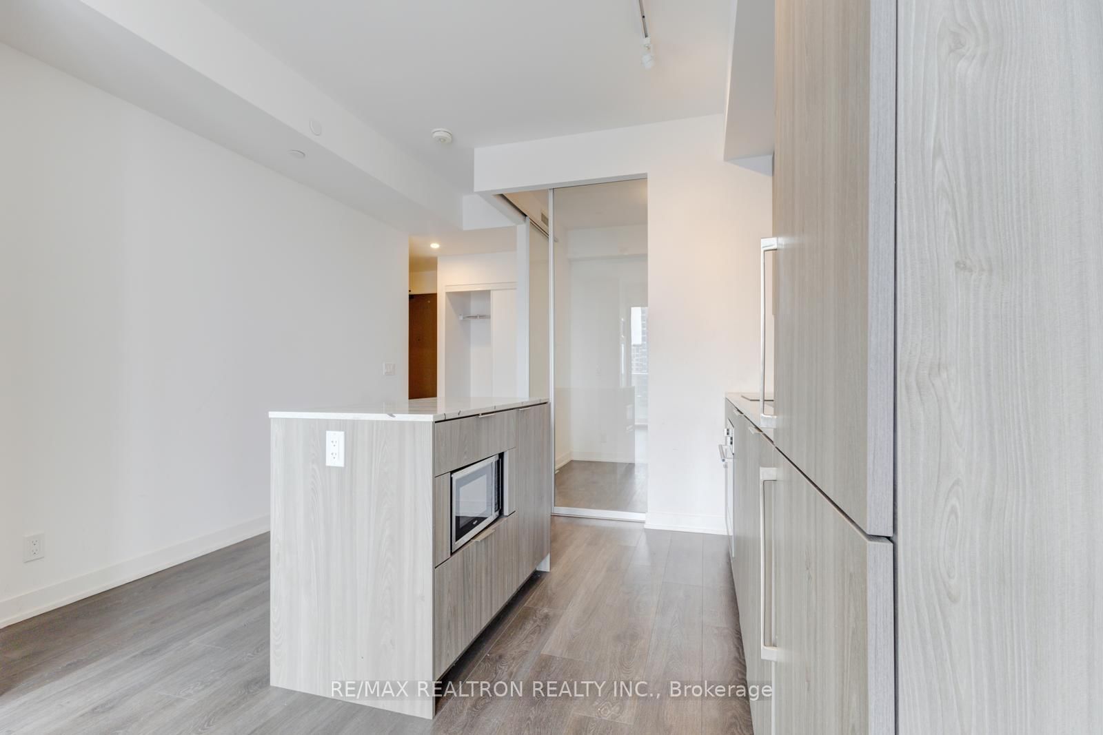 15 Holmes Avenue • #1701 • Toronto, ON photo 18