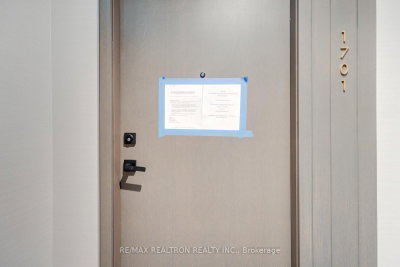 15 Holmes Avenue • #1701 • Toronto, ON photo 5