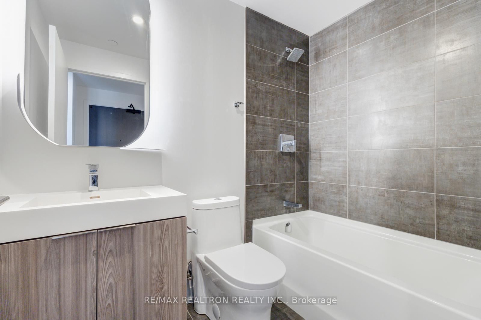15 Holmes Avenue • #1701 • Toronto, ON photo 9