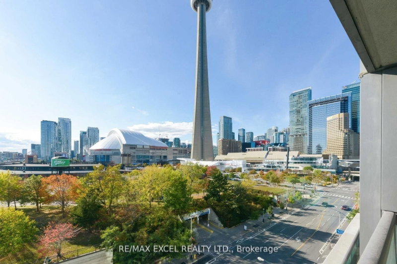 815 - 25 Lower Simcoe Street