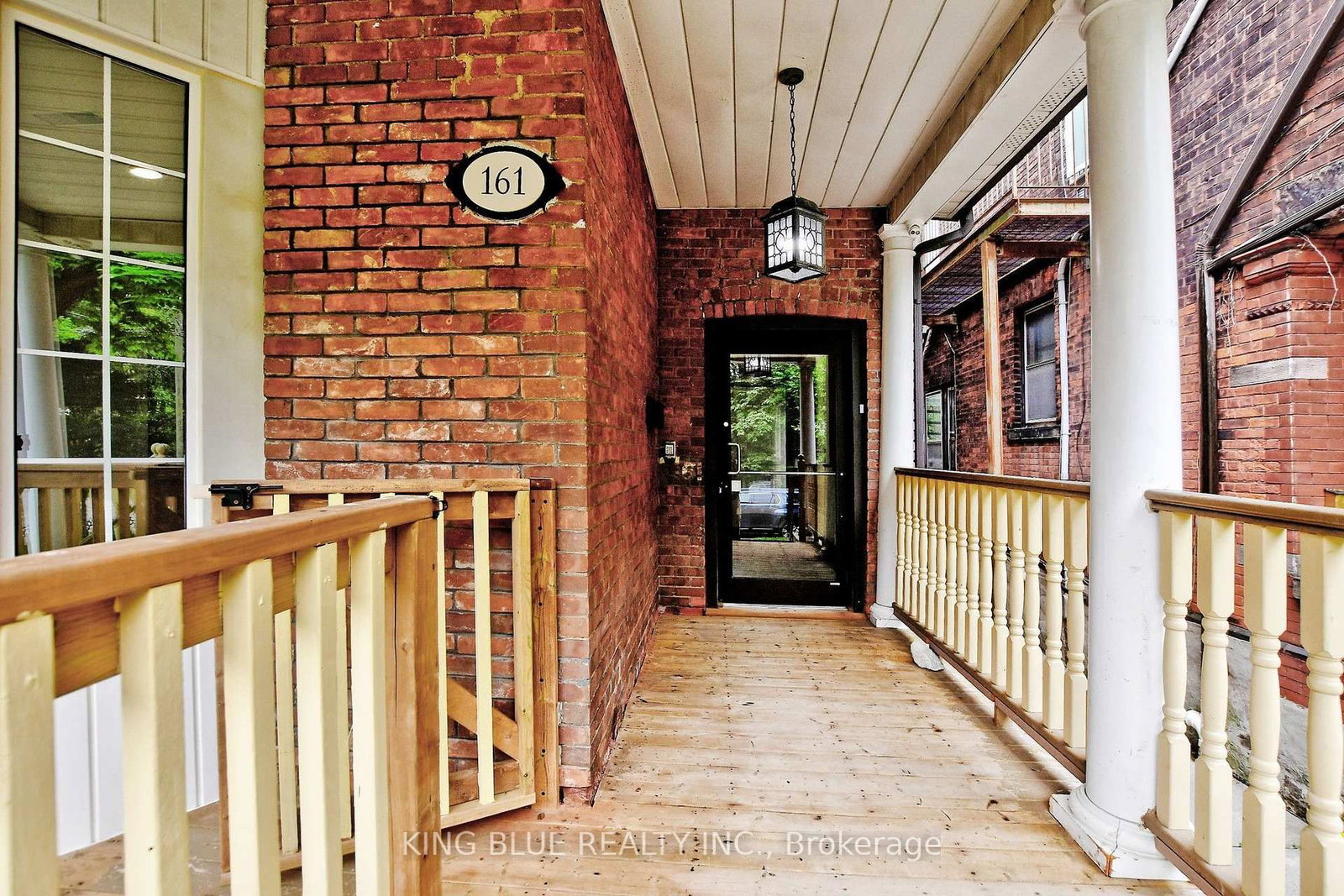 B - 161 Madison Avenue, Toronto 3