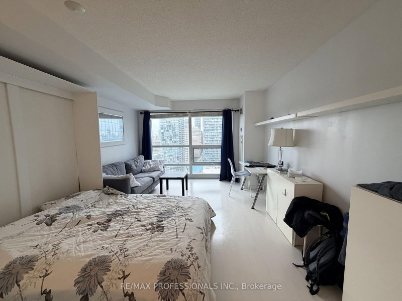3015 - 763 Bay Street