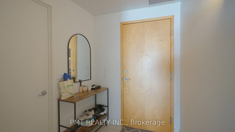 208 - 700 King Street W