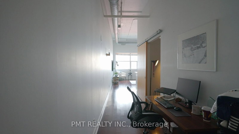 208 - 700 King Street W