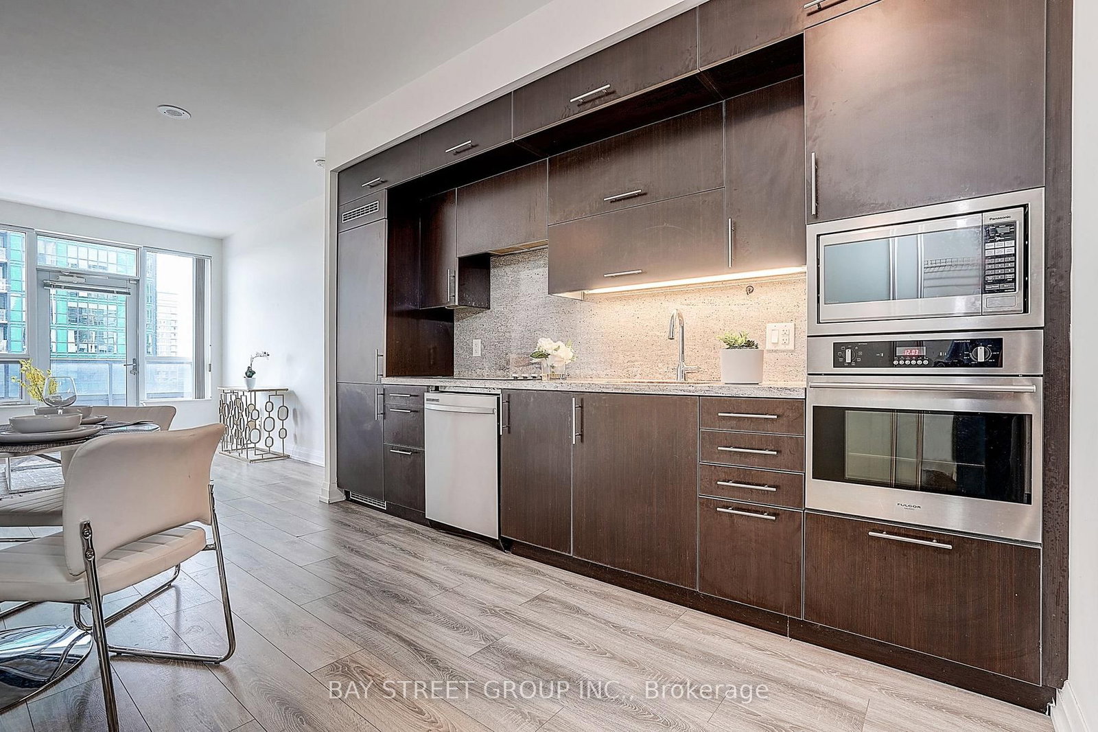 2 Anndale Drive • #811 • Toronto, ON photo 5
