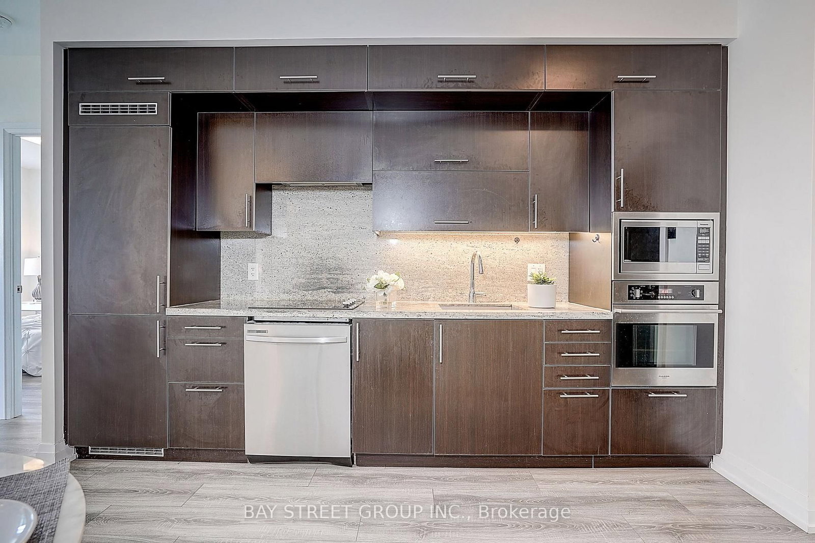 2 Anndale Drive • #811 • Toronto, ON photo 6