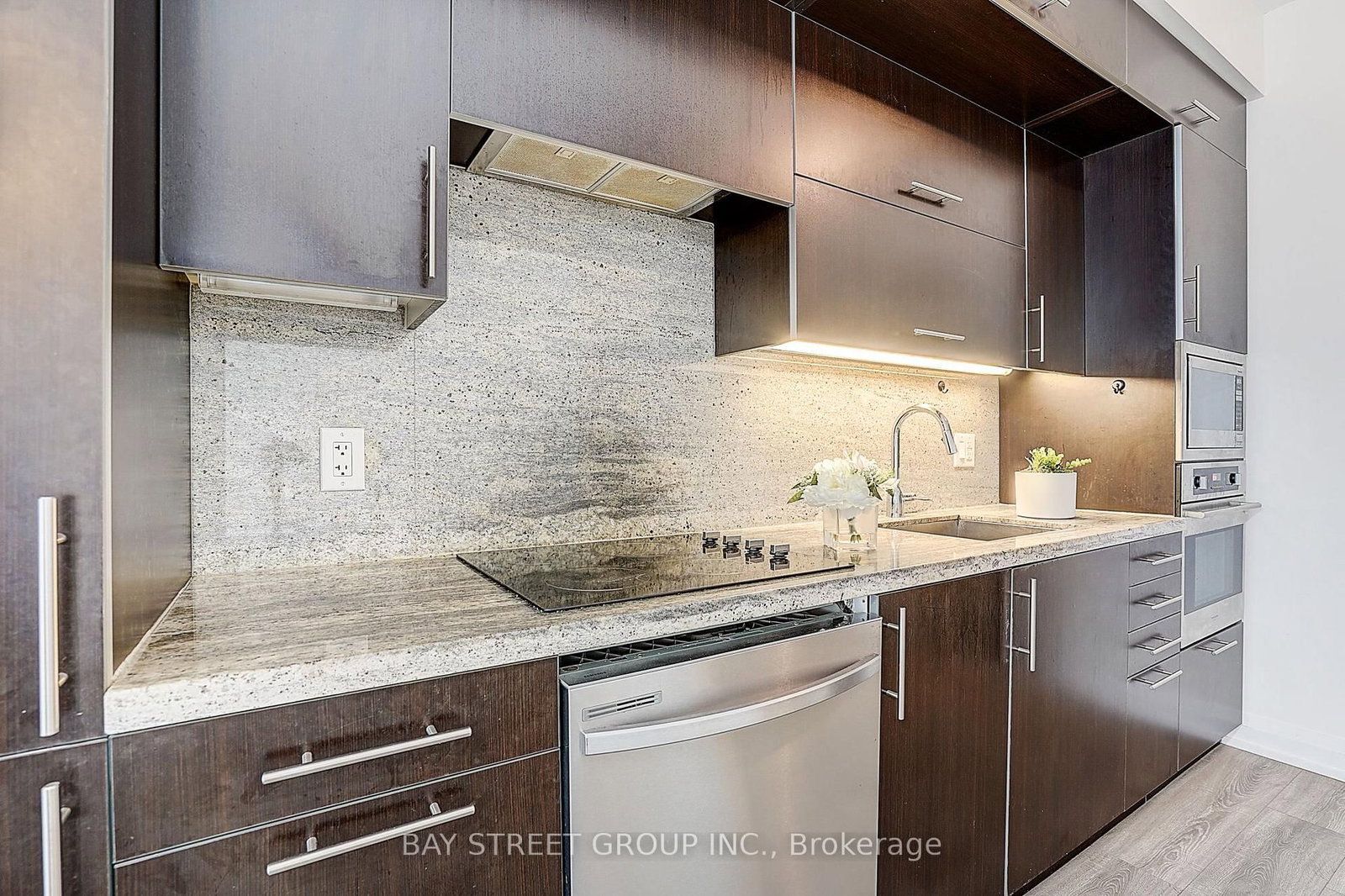 2 Anndale Drive • #811 • Toronto, ON photo 9