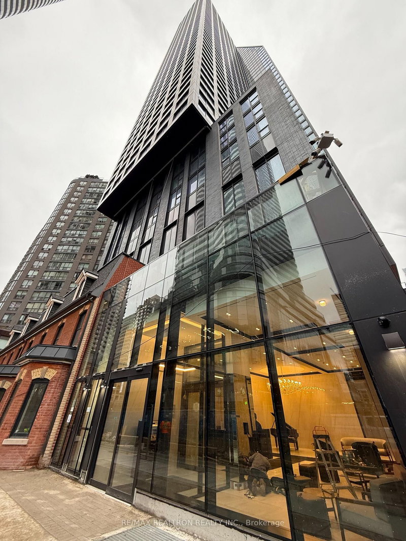 1009 - 8 Wellesley Street W