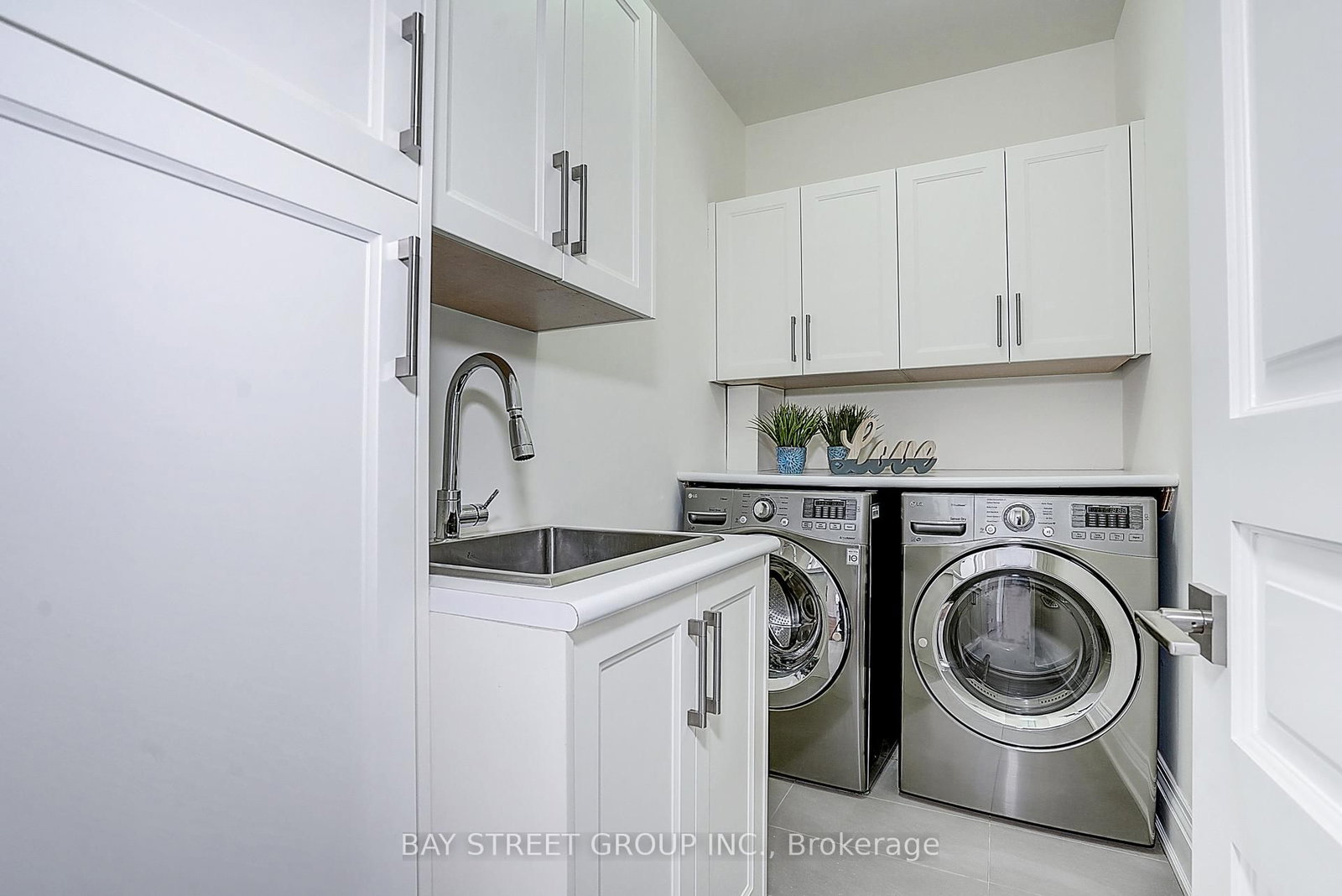 28 Carnwath Crescent • Toronto, ON photo 32