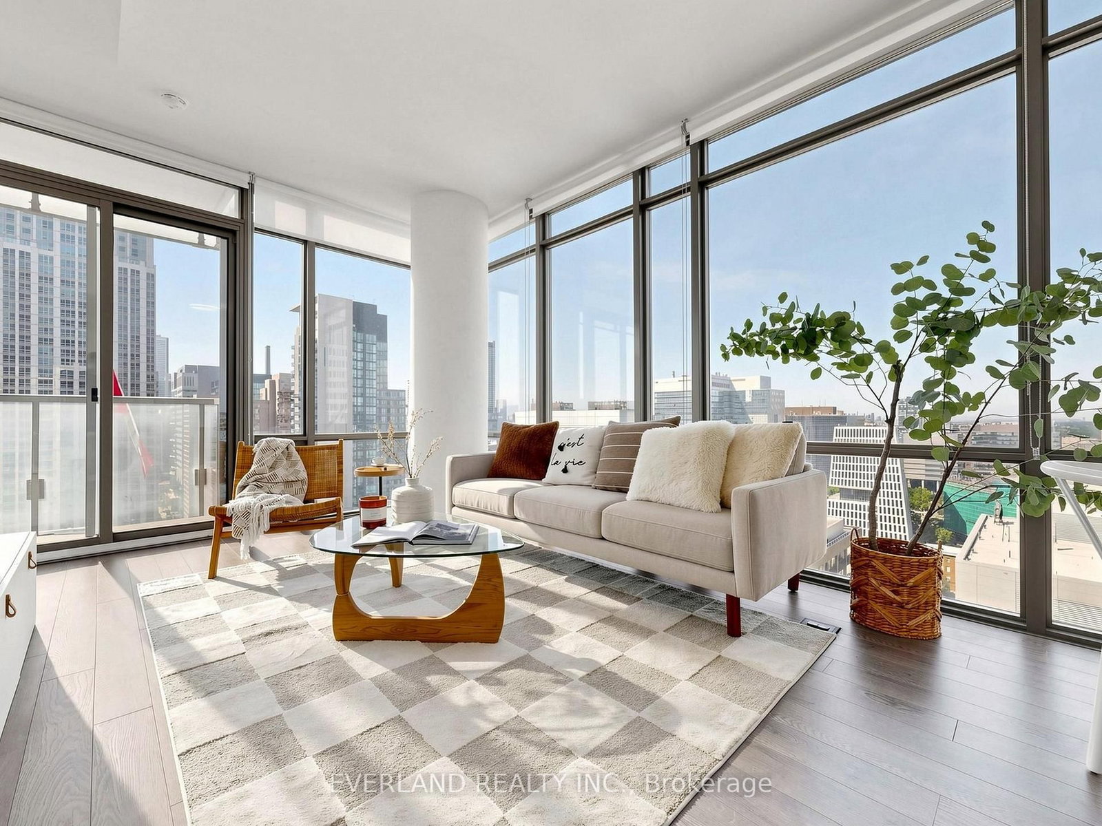 38 Grenville Street • #2303 • Toronto, ON photo 1