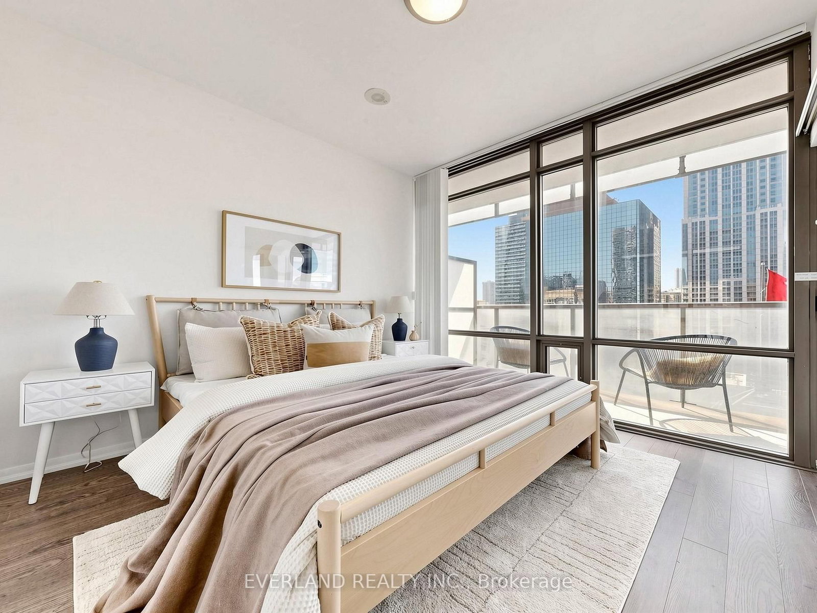 38 Grenville Street • #2303 • Toronto, ON photo 16
