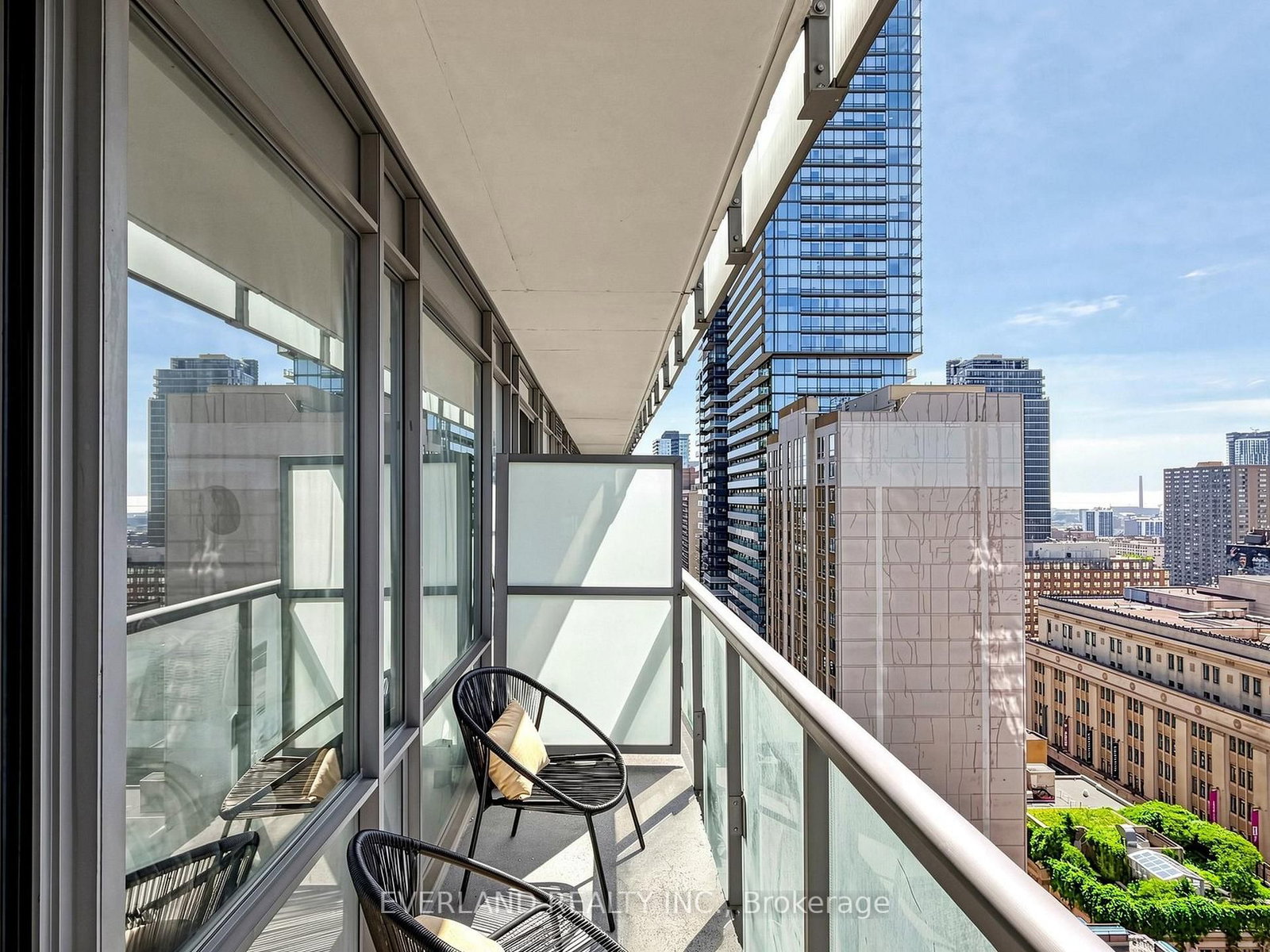 38 Grenville Street • #2303 • Toronto, ON photo 23