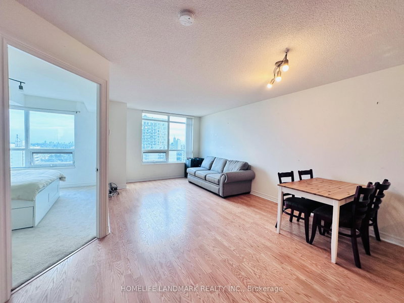 1802 - 212 Eglinton Avenue E