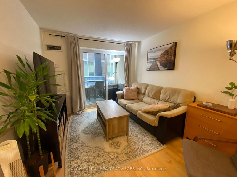 1243 - 250 Wellington Street W