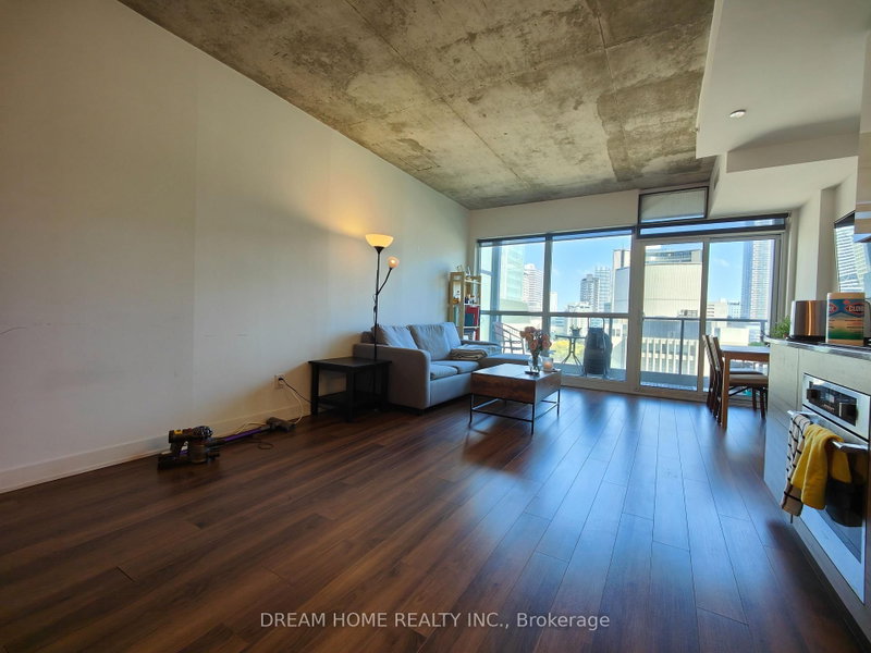 1109 - 210 Simcoe Street