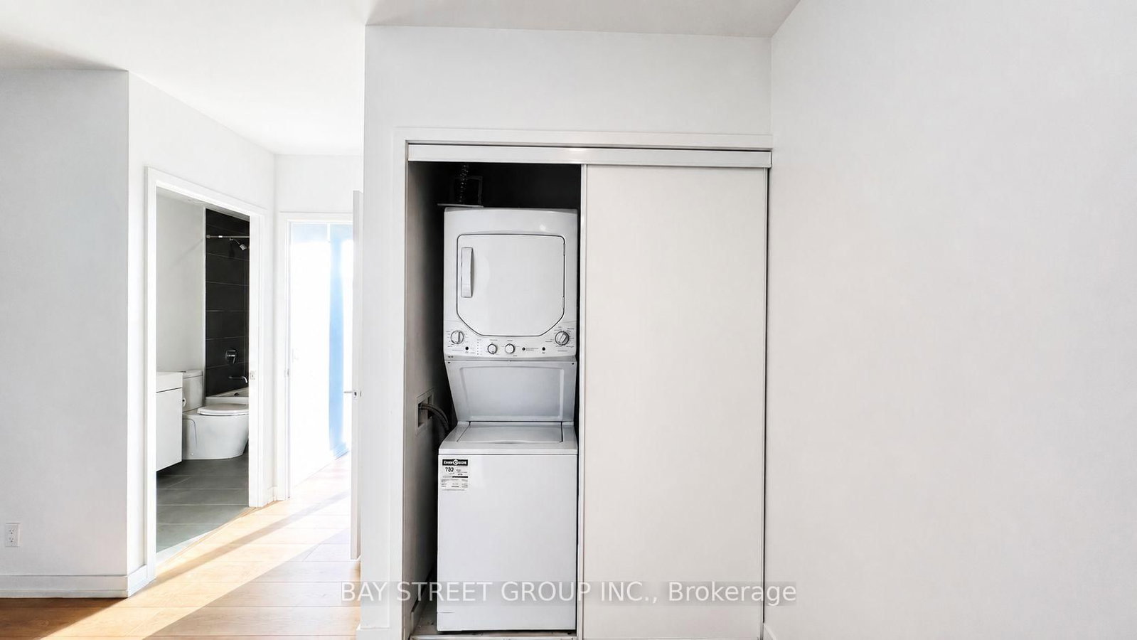 33 Helendale Avenue • #517 • Toronto, ON photo 21