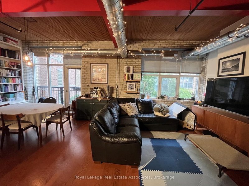 323 - 955 Queen Street W
