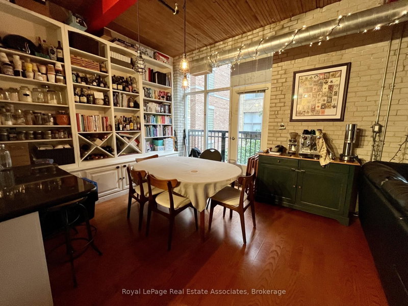 323 - 955 Queen Street W