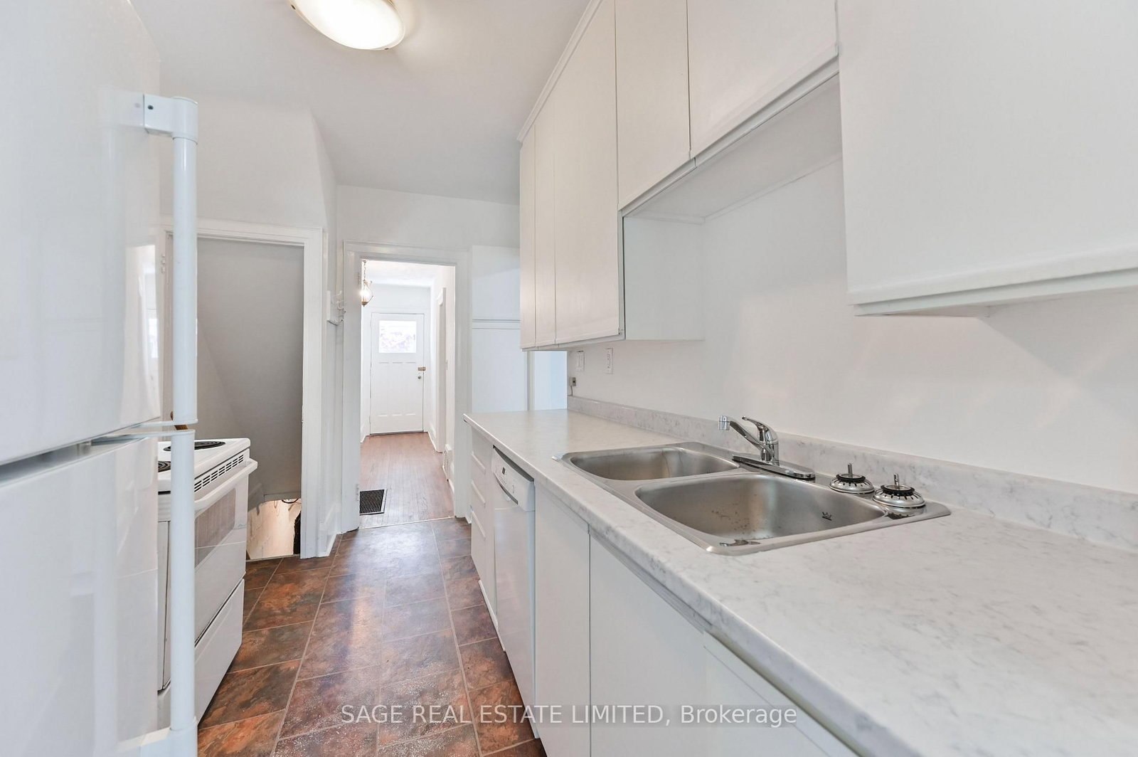 152 Manor Road E • Toronto, ON photo 11
