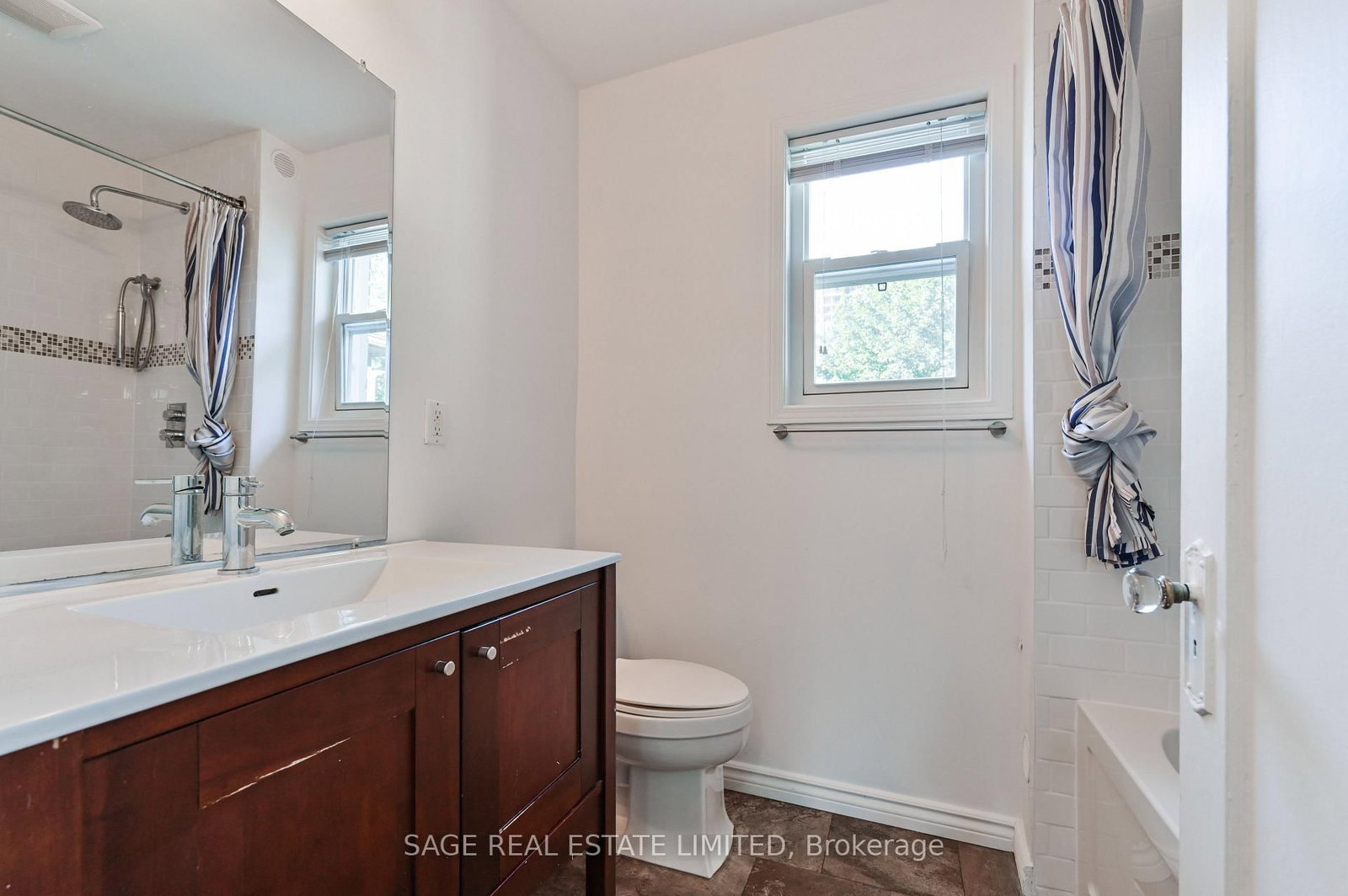 152 Manor Road E • Toronto, ON photo 19