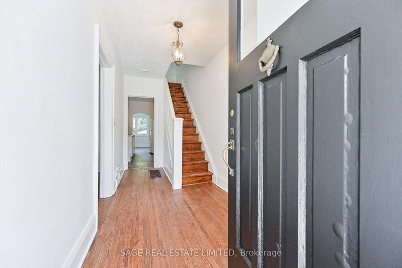 152 Manor Road E