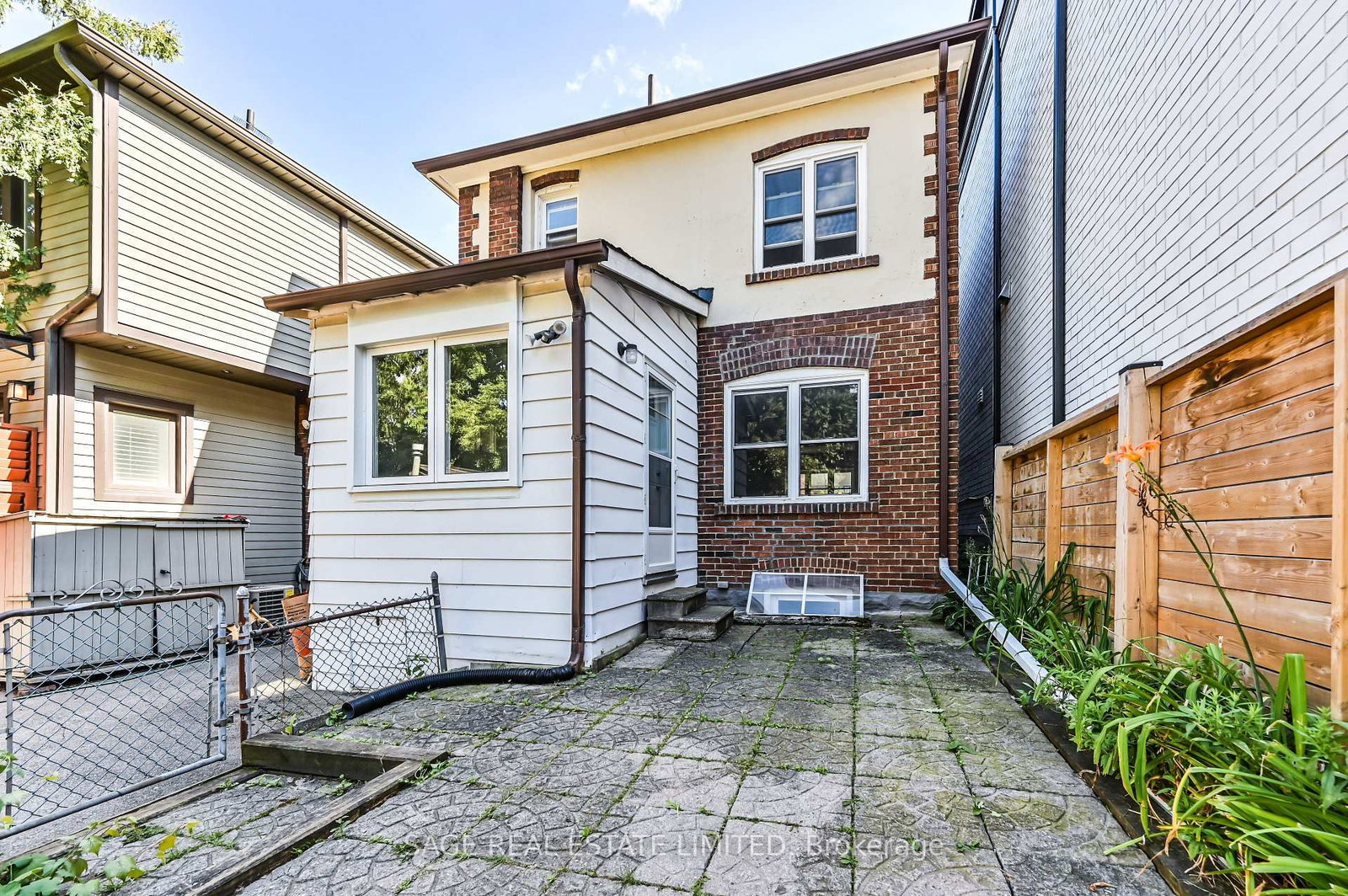 152 Manor Road E • Toronto, ON photo 23