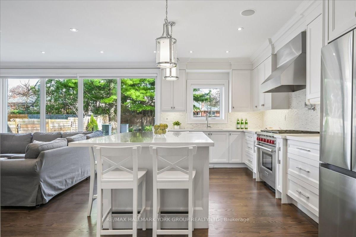 20 Ealing Drive • Toronto, ON photo 10