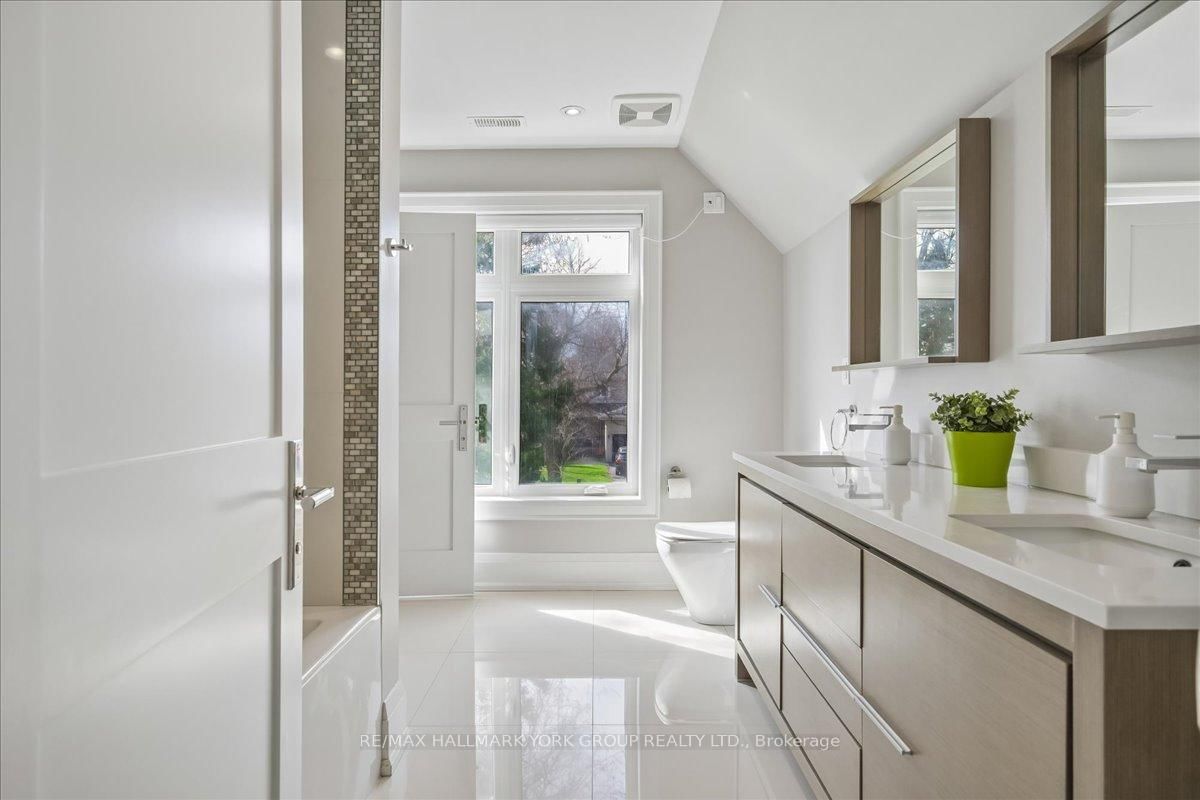 20 Ealing Drive • Toronto, ON photo 17